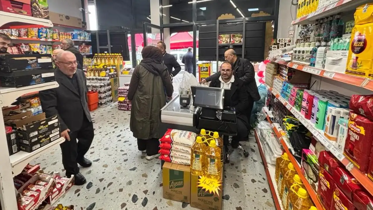 trabzonda-boykot-market-acildi-tum-urunler-yerli-uretim