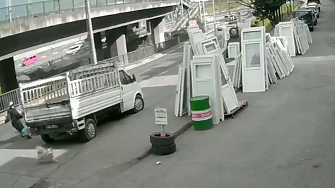 trabzonda-kopekten-kacan-universiteli-otobus-carpmasiyla-agir-yaralandi