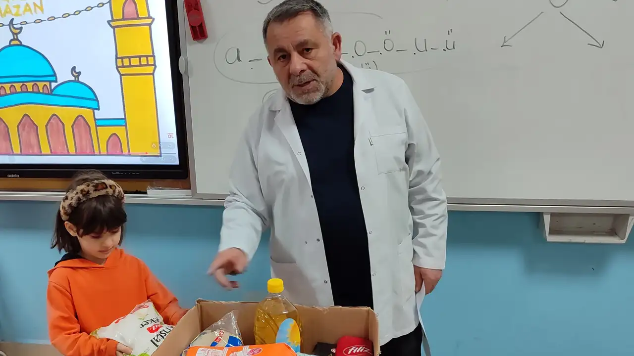 trabzonda-miniklerden-ramazan-dayanismasi-maresalin-cevherleri-ornek-oldu