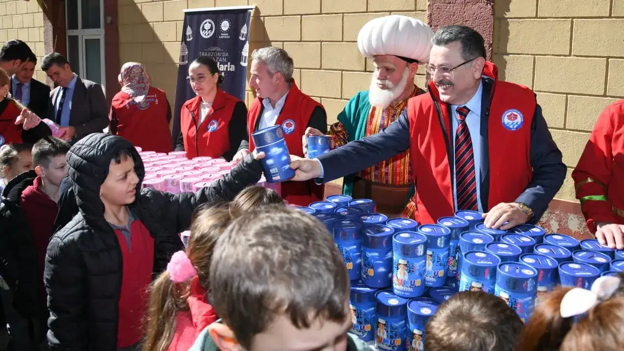 baskan-genc-cocuklaral-bulustu