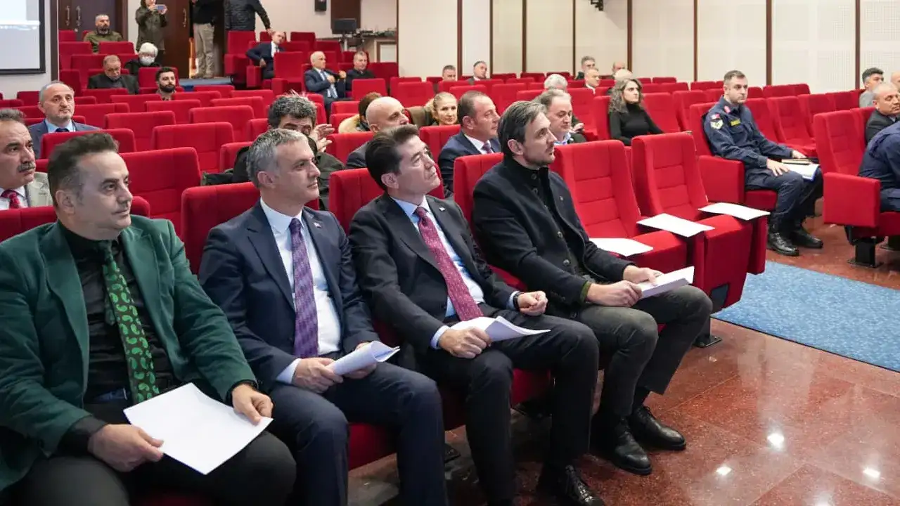 baskan-kaya-ortahsiarda-sokak-hayvanlari-kurluyor