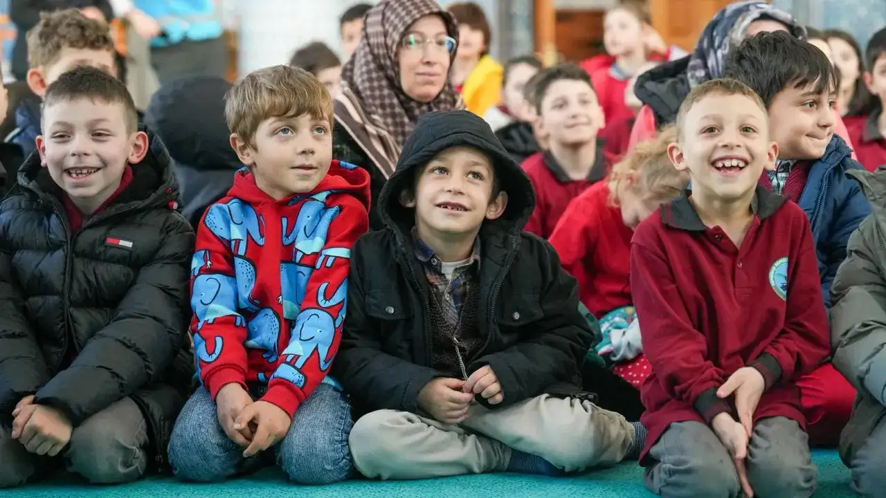 bskan-genc-cocuklarla-bulust-f