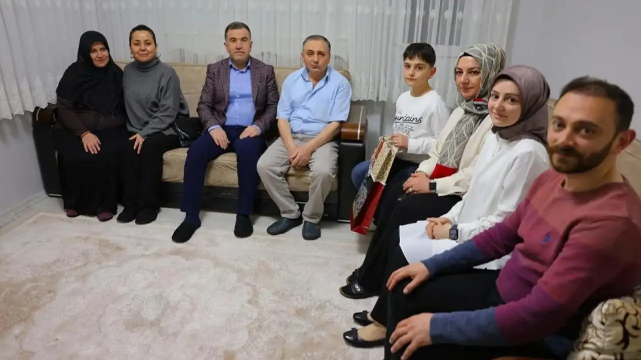 bayburt-valisi-eldivandan-gazi-aileye-iftar-ziyareti