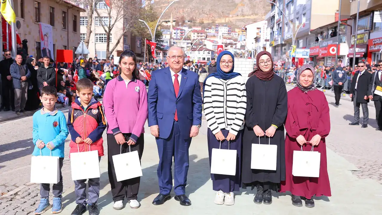 milli-svunma-bakan-i