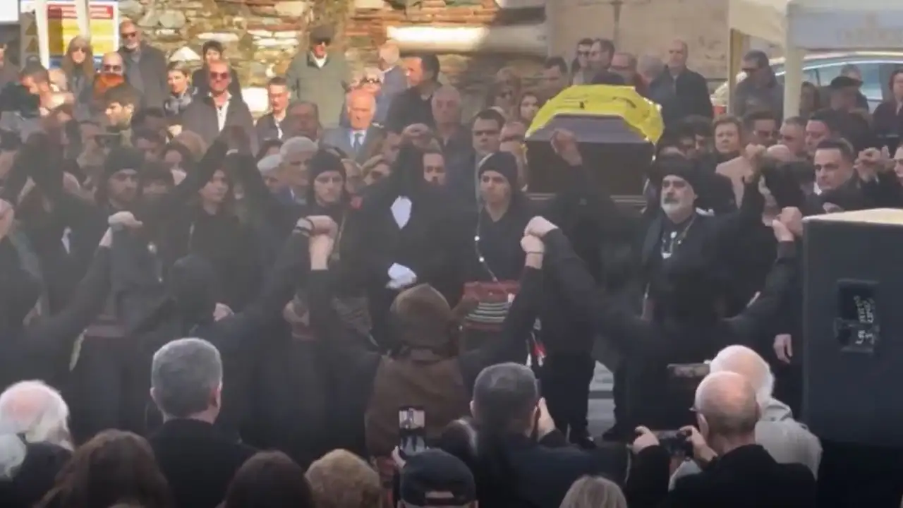 selanikte-cekildigi-one-surulen-cenaze-videosu-gundem-oldu-horon-teptiler