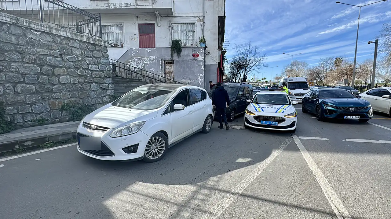 trabzonda-3-aracli-zincirleme-kaza-1-yarali