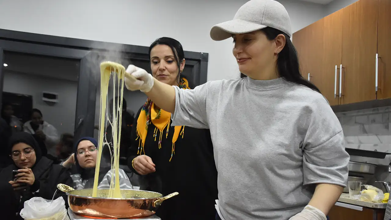 trabzonda-14-ulkeden-yabanci-ogrenciler-turk-mutfagini-ogreniyor