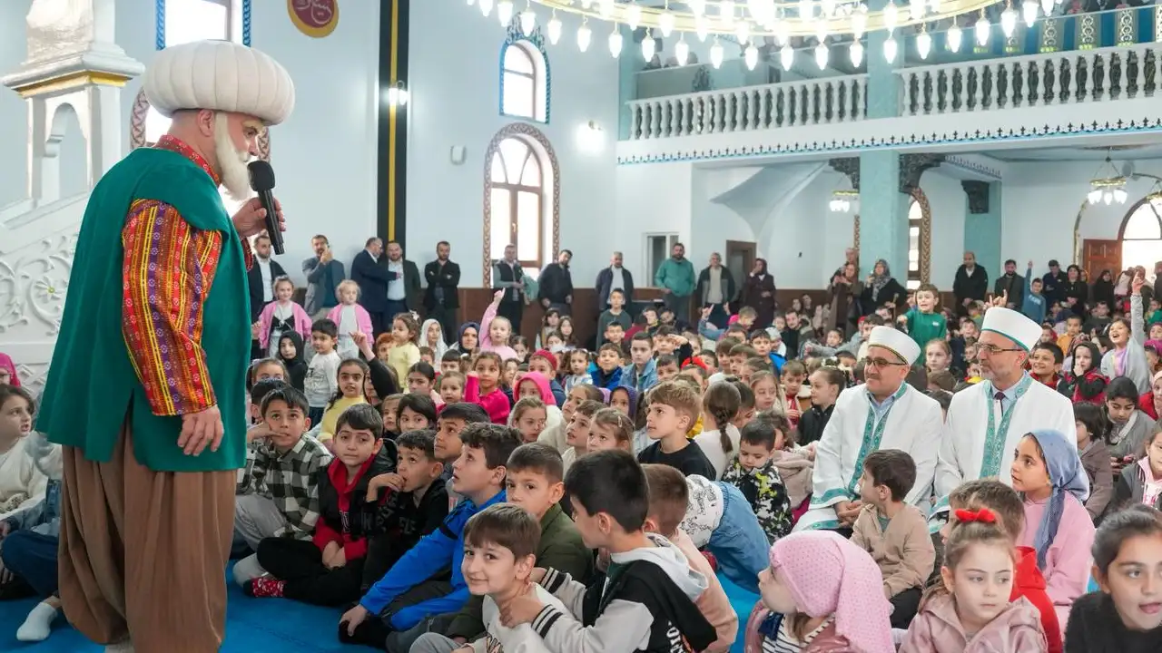 trabzonda-ramazan-coskusu-zirvede-pazarkapiya-binler-akin-ediyor