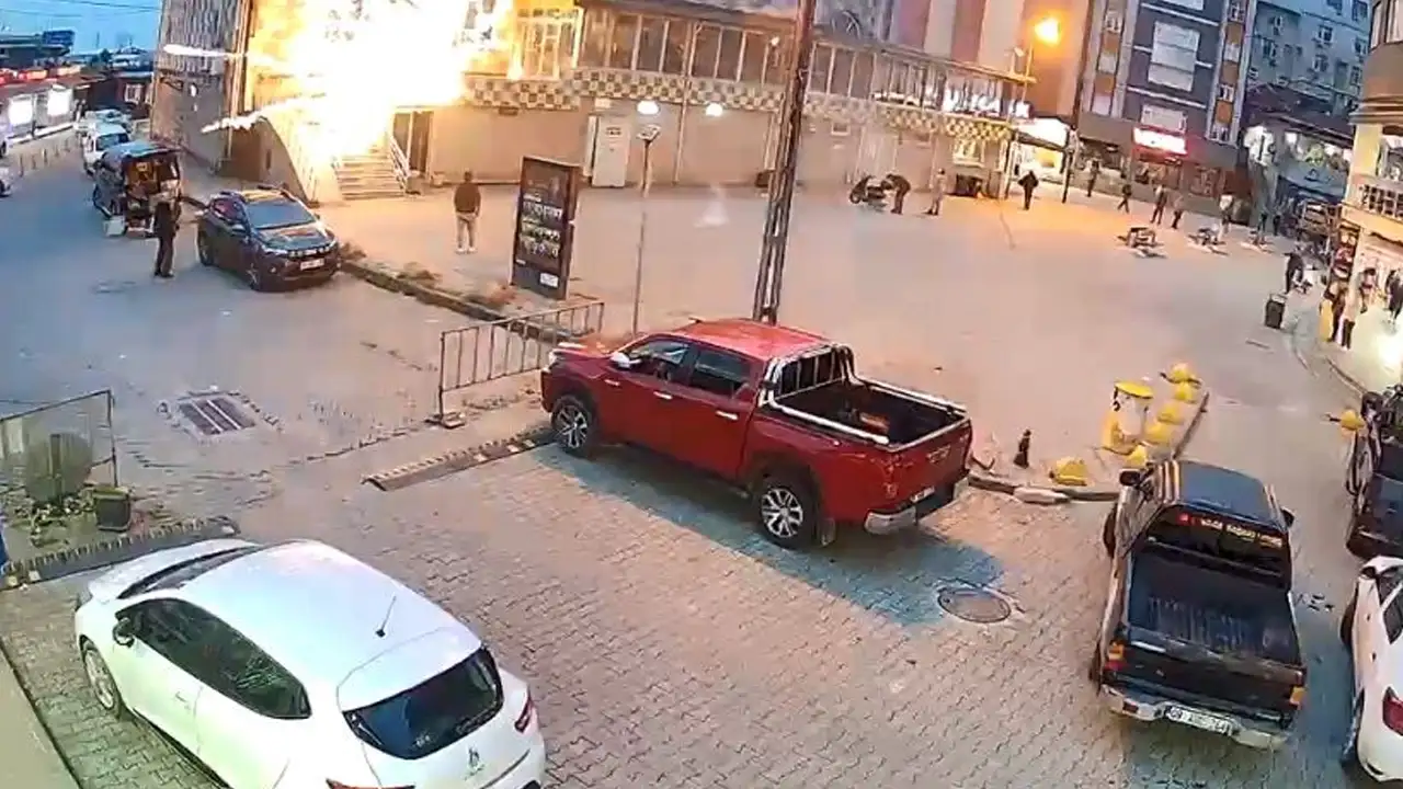 artvin-hopada-cami-onunde-havai-fisek-panigi-ramazan-kutlamasi-korkuttu