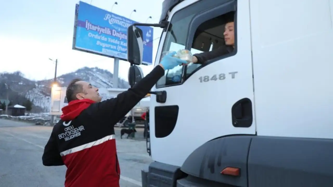 orduda-ucretsiz-iftar-sofralari-her-gun-kuruluyor