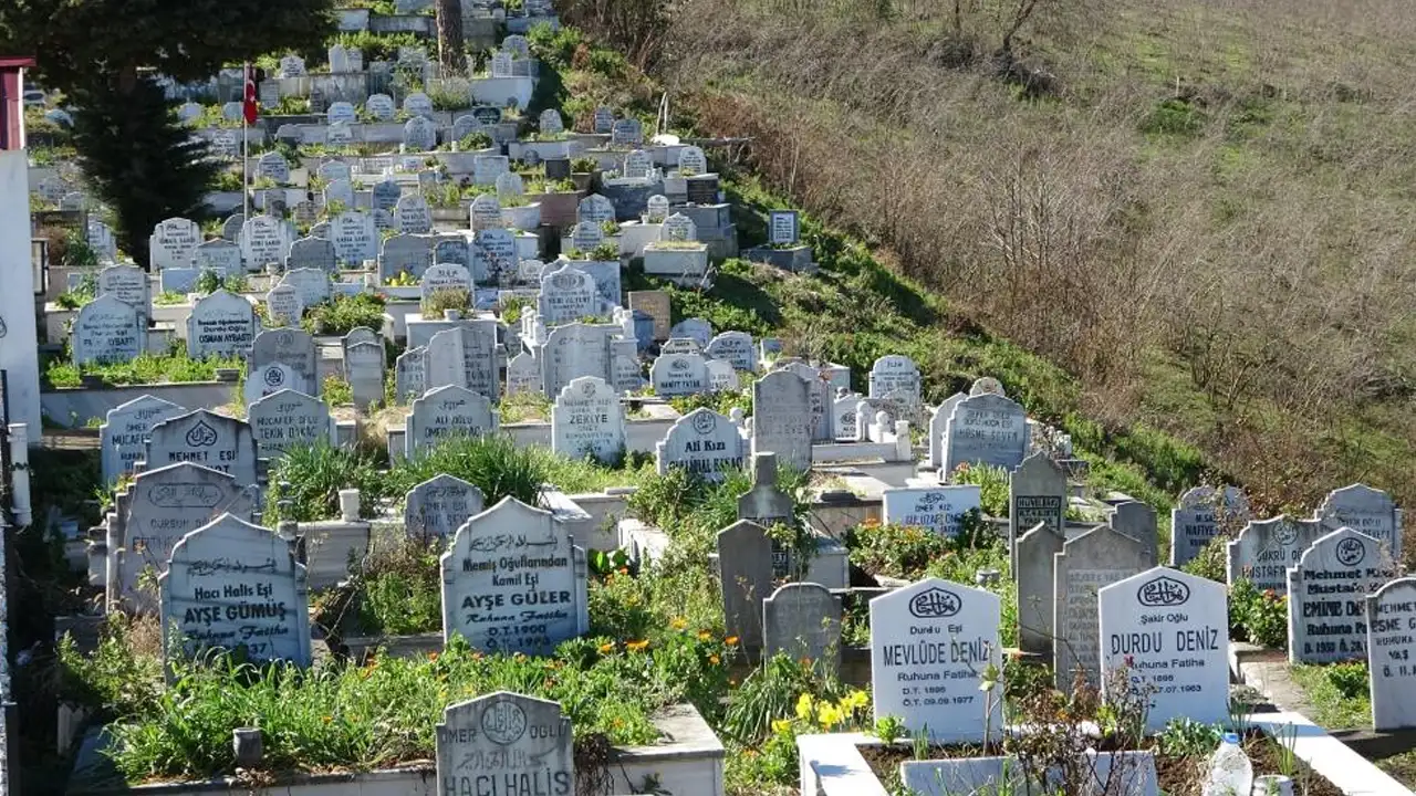 orduda-vefat-edenlerin-fotograflari-duvarlarda-yasatiliyor