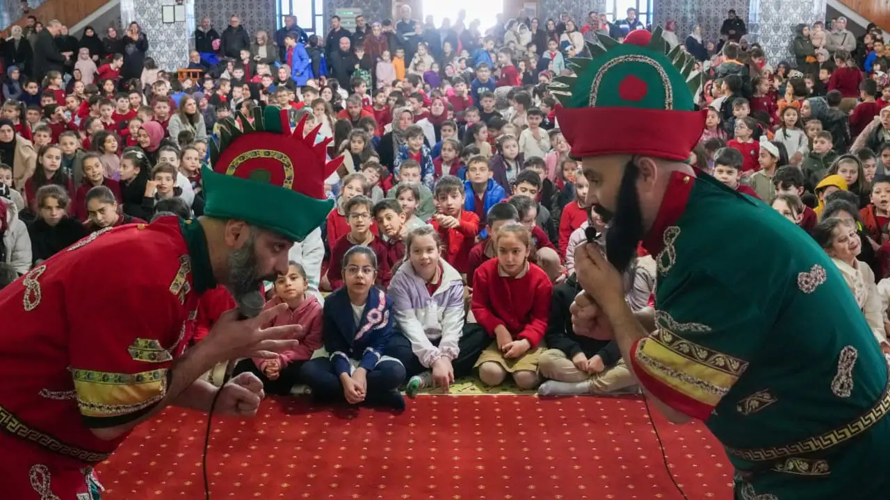 baskan-genc-carsibasinda-vatandaslarla-bulustu