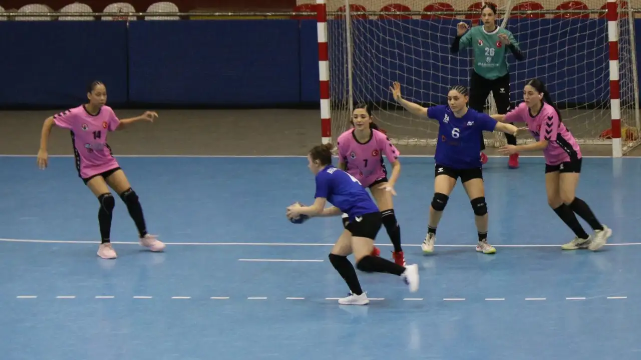 gencler-hentbol-turkiye-sampiyonasinda-sampiyonlar-belli-oldu-trabzon-lisesi-dereceye-girdi