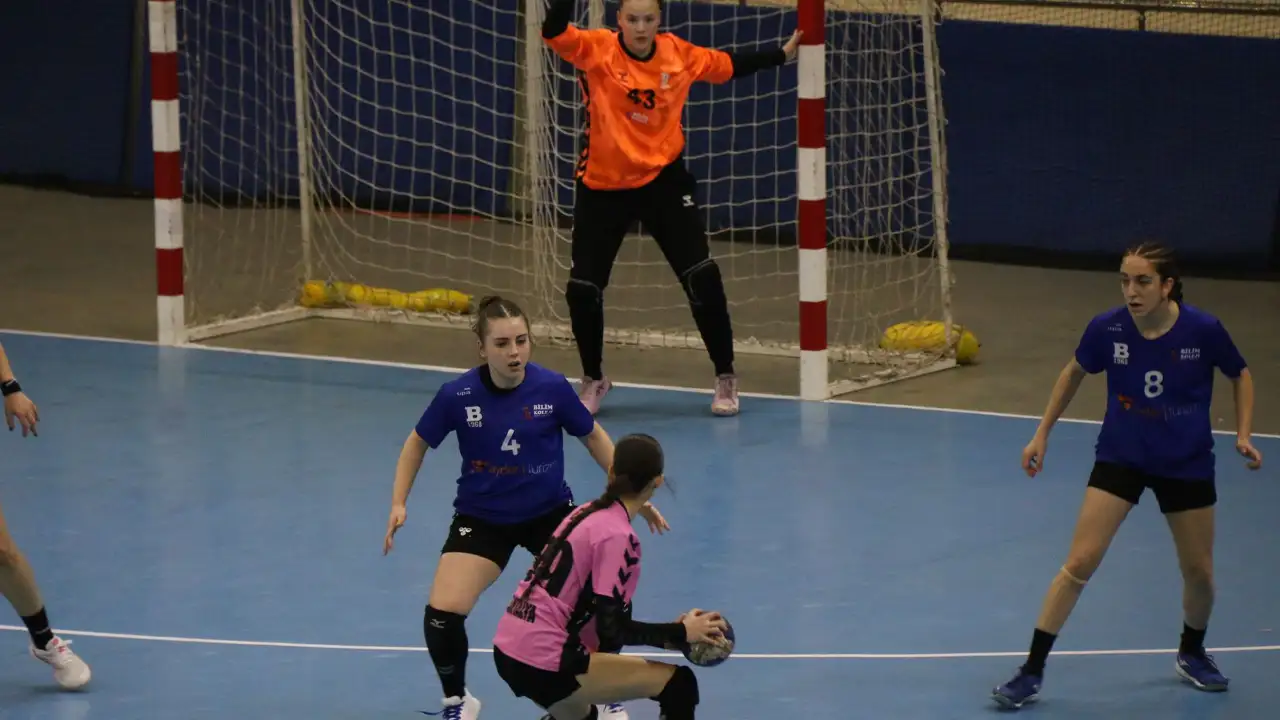 gencler-hentbol-turkiye-sampiyonasinda-sampiyonlar-belli-oldu-trabzon-lisesi-dereceye-girdi