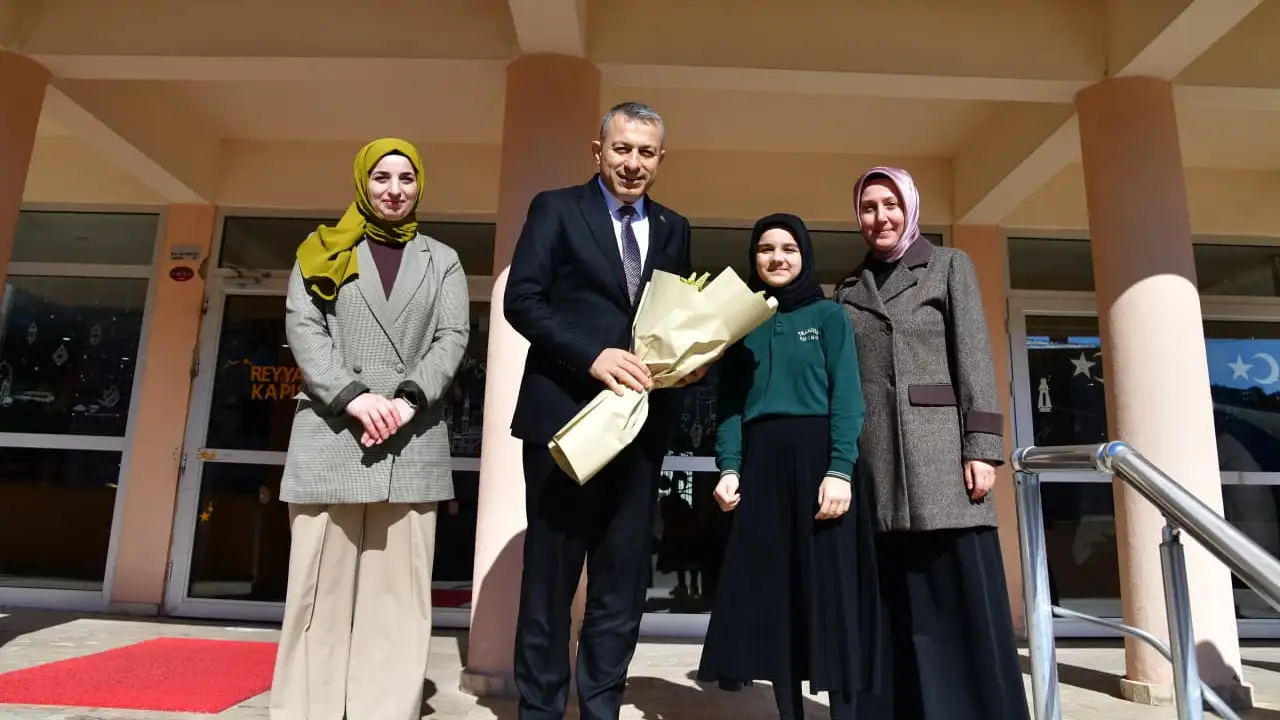 vali-sahin-maarifin-kalbinde-ramazan-programina-katildi