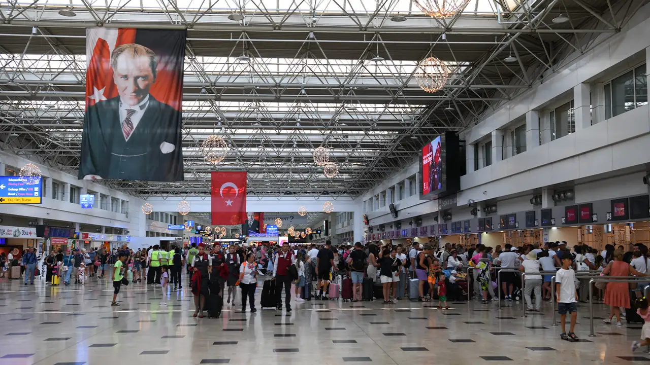 bakan-uraloglu-duyurdu-turk-hava-sahasi-42-ulkeyi-geride-birakti