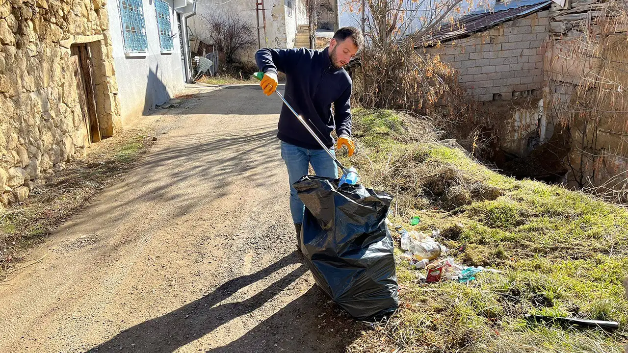 bayburt-belediyesi-ekipleri-sahada-temizlik-ve-onarim-calismalari-hiz-kesmiyor