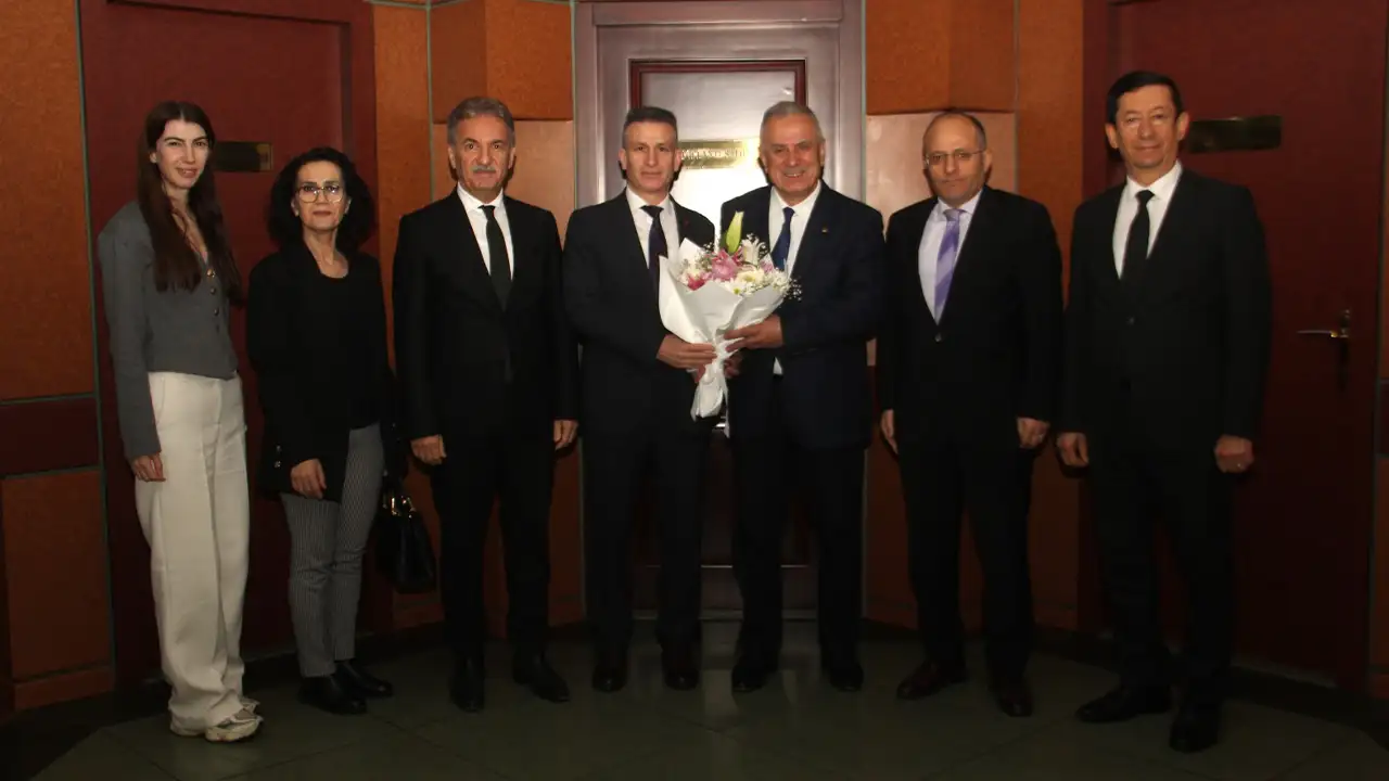 defterdar-yasardan-trabzon-ticaret-borsasina-ziyaret