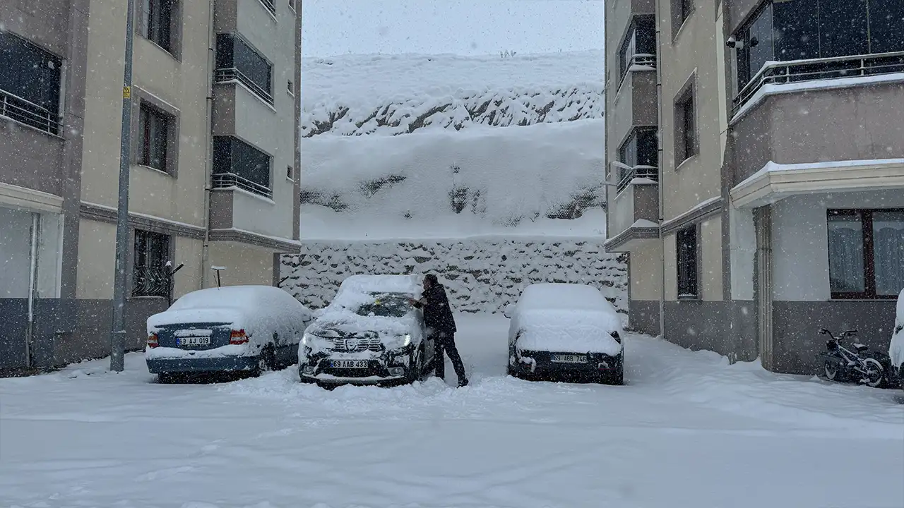 dogu-karadenizde-kar-etkisi-ayder-beyaza-burundu