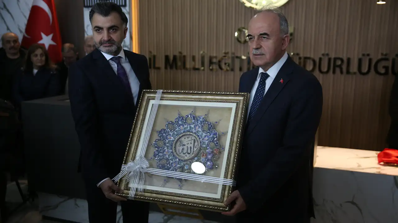 orduda-sanatin-diliyle-degerlerimiz-sergisi-acildi