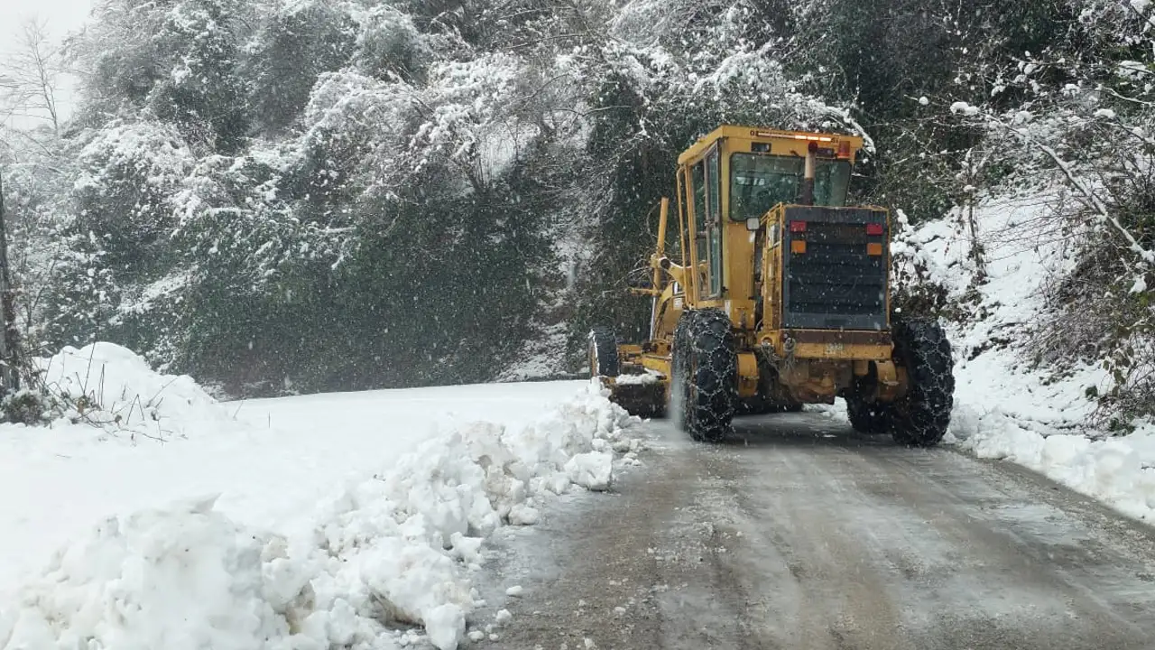 ortahisarda-karla-mucadele-87-mahallede-yollar-acik-tutuluyor