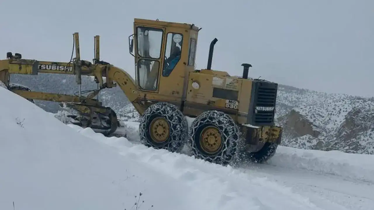 artvinde-kar-80-koy-yolunu-ulasima-kapatti