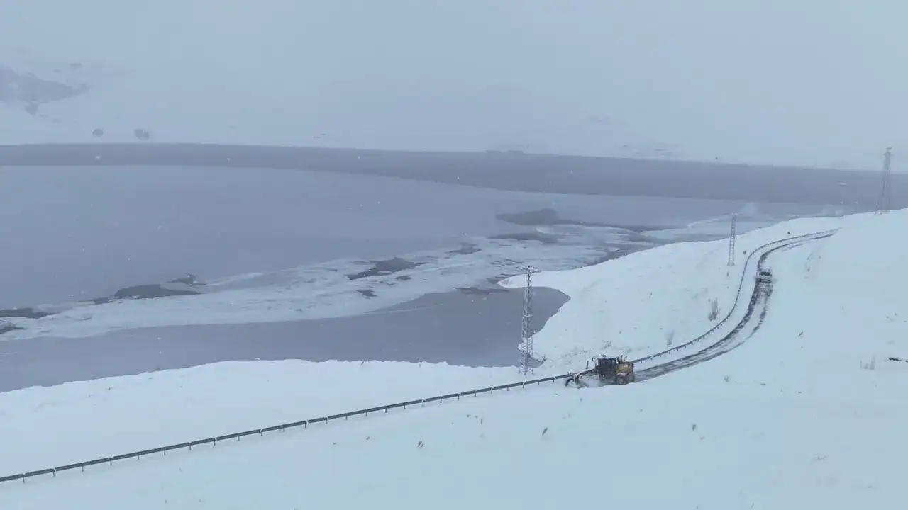 dogu-karadenizde-kar-alarmi-407-yerlesim-yolu-kapandi