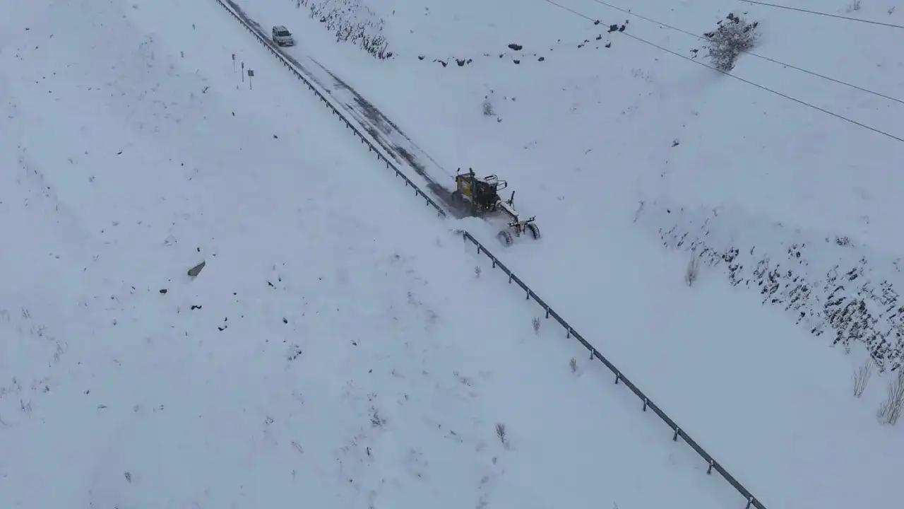 dogu-karadenizde-kar-alarmi-407-yerlesim-yolu-kapandi