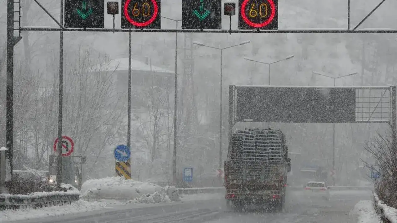 orduda-kar-kalinligi-70-santime-ulasti-karayolunda-yogun-mesai