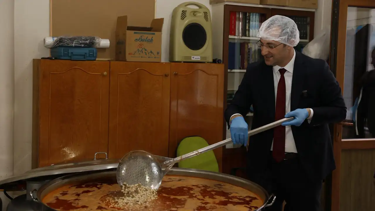 akcaabatta-gonul-sofrasi-baskan-ekim-iftar-cadirini-ziyaret-etti