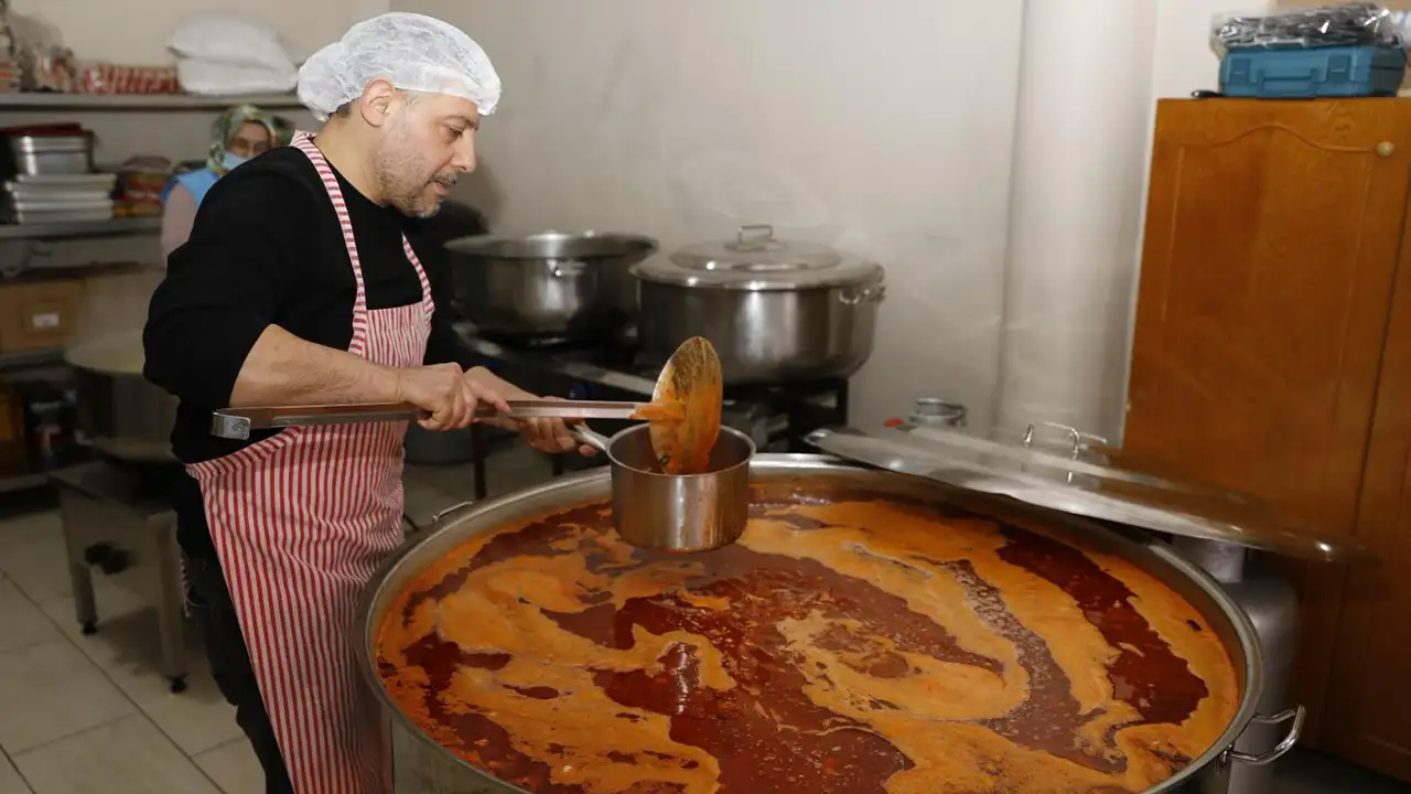 akcaabatta-gonul-sofrasi-baskan-ekim-iftar-cadirini-ziyaret-etti