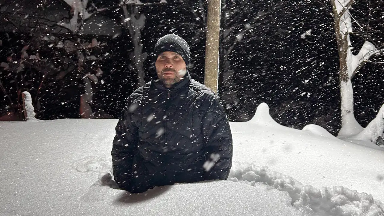 ordu-akkusta-kar-2-metreyi-buldu-cocuklar-karin-tadini-cikardi