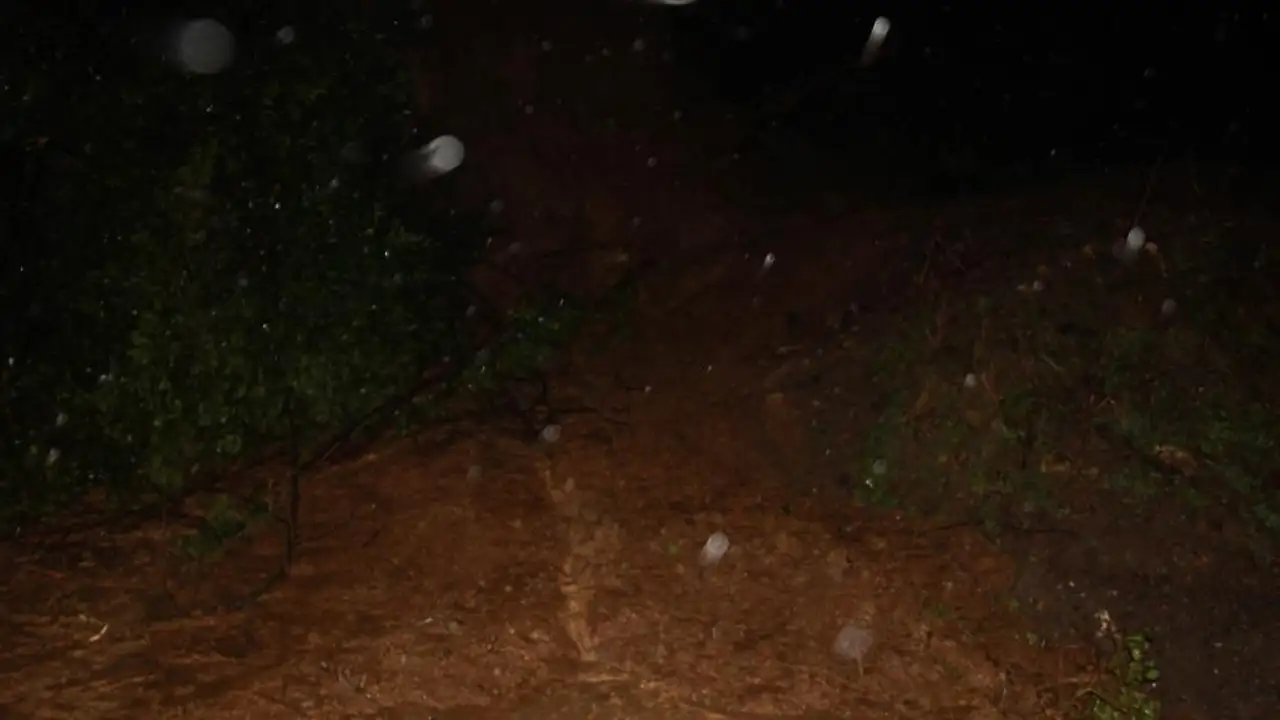 ordu-persembede-10-noktada-heyelan-sahil-yolu-kapandi