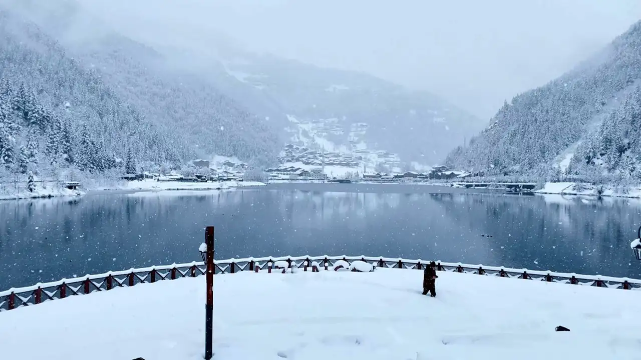 uzungol-beyaza-burundu-kartpostallik-manzaralar