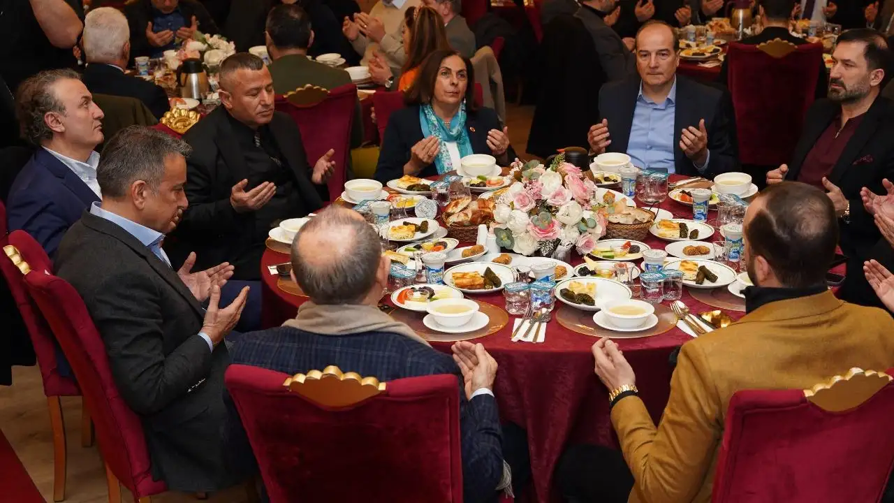 karadeniz-vakfi-iftarinda-zirve-bulusmasi