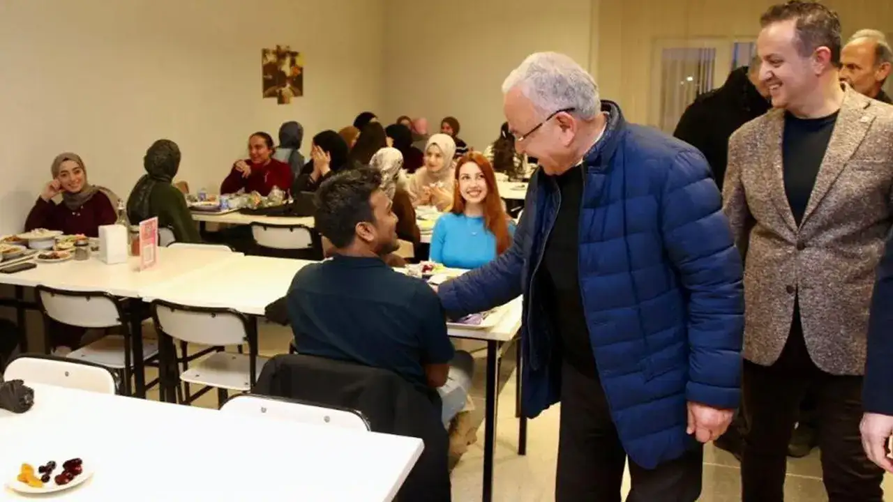 orduda-1500-ogrenciye-iftar-guler-genclerle-bulustu