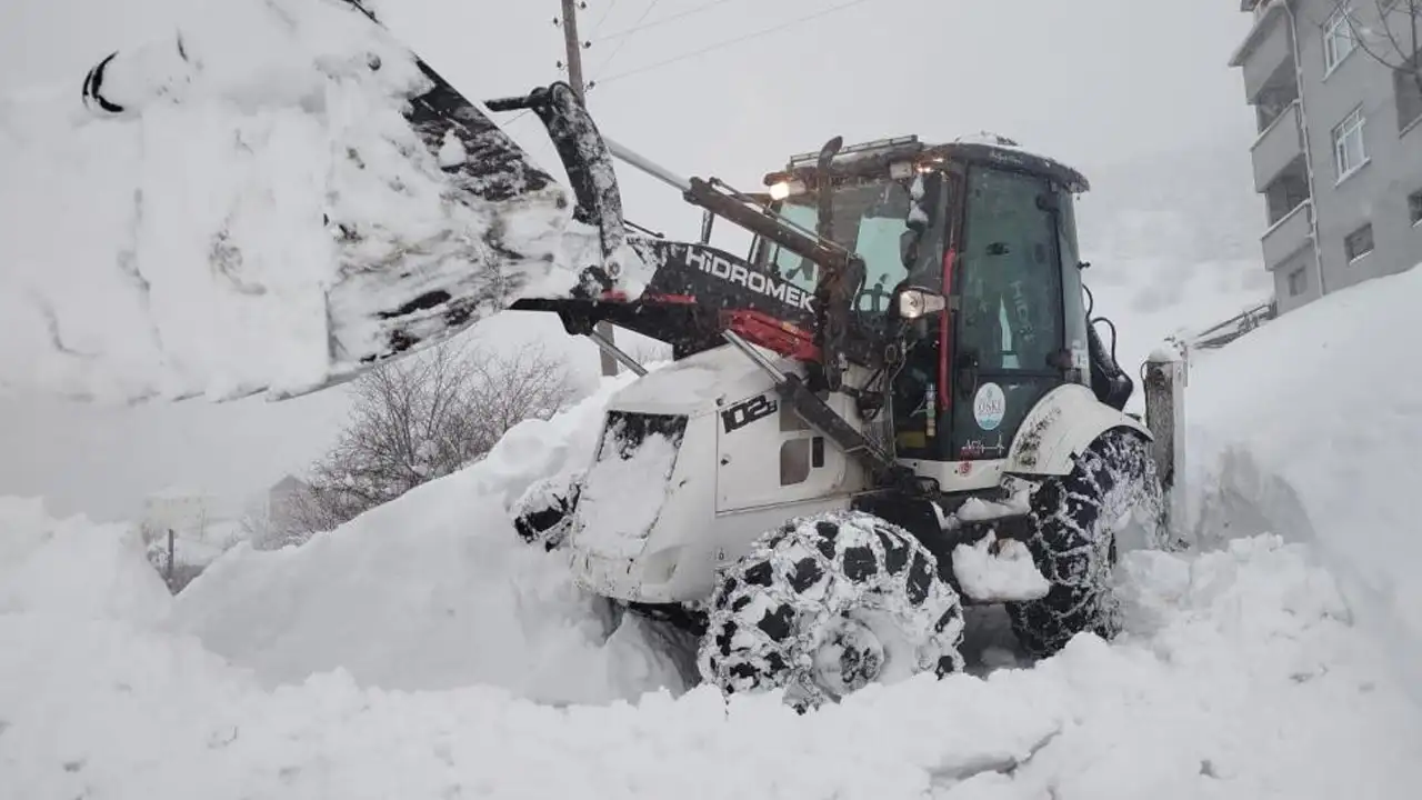 orduda-kar-2-metreyi-asti-576-mahalle-yolu-acildi