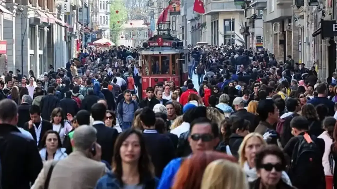 ruyada-kalabalik-gormek-ne-anlama-gelir