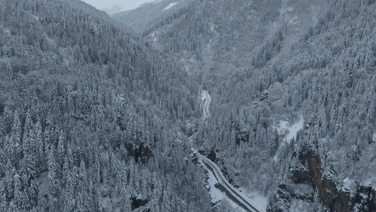 sumela-manastiri-beyaza-burundu-kartpostallik-goruntuler