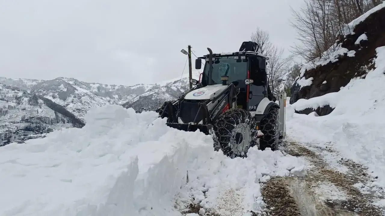 trabzonda-kapali-mahalle-yolu-kalmadi