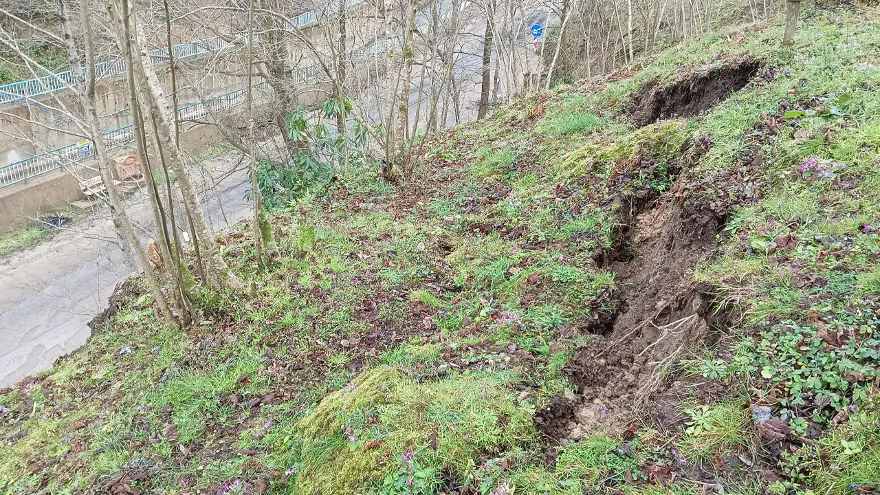 yomrayi-heyelan-vurdu-evler-tehlike-altinda