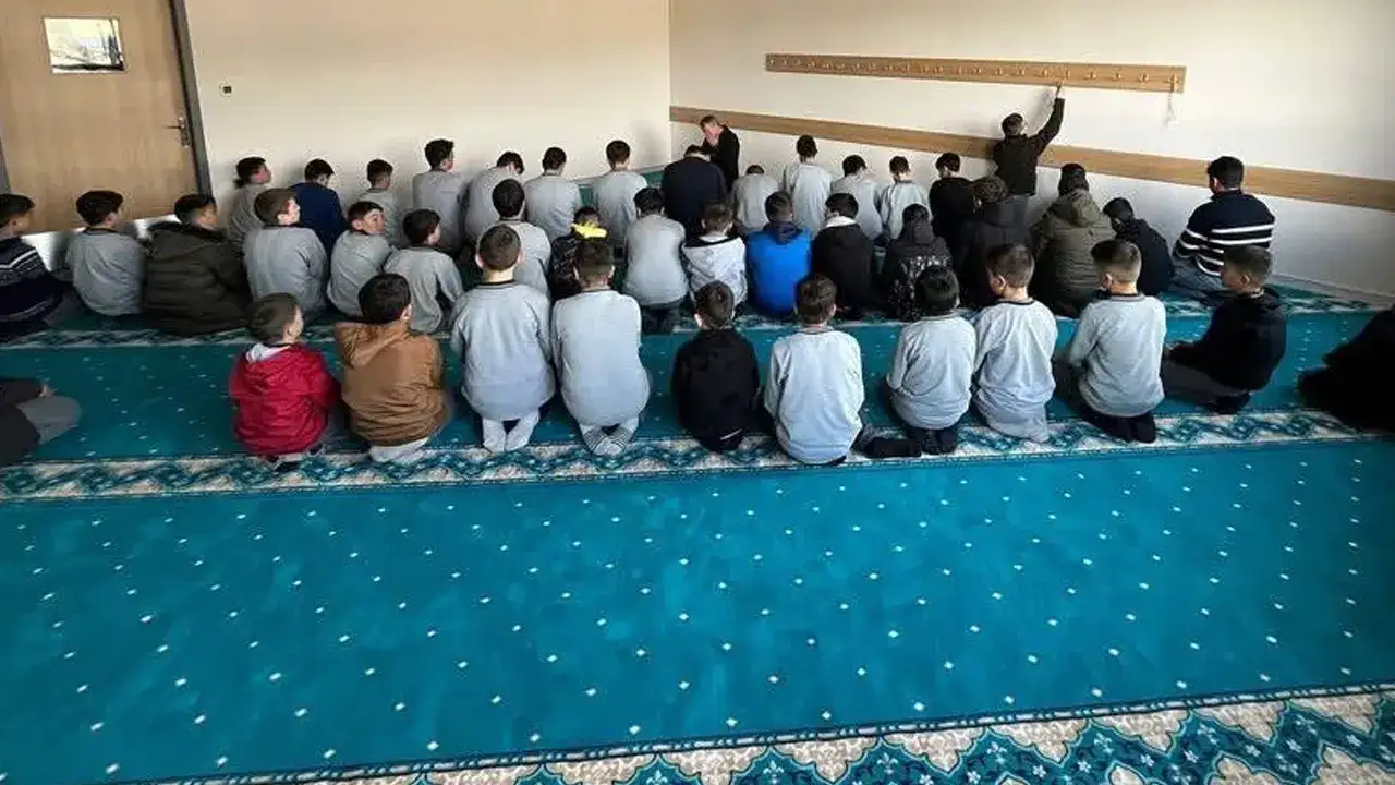 bayburtta-okullarda-maarifin-kalbinde-ramazan-etkinlikleri-basladi