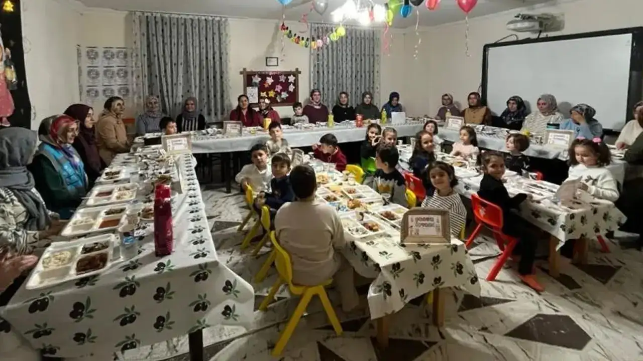 bayburtta-universitelilere-ramazan-bulusmalari