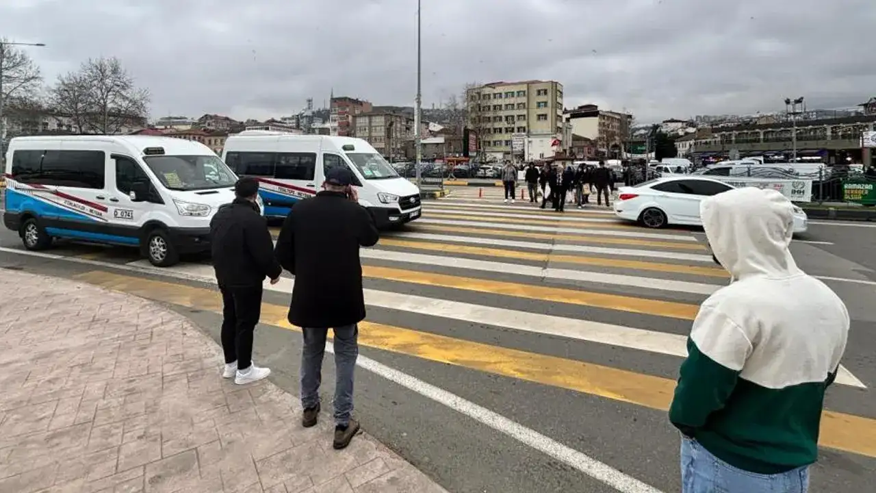 molozda-yaya-gecidi-tehlikesi-vatandaslar-alt-ust-gecit-istiyor