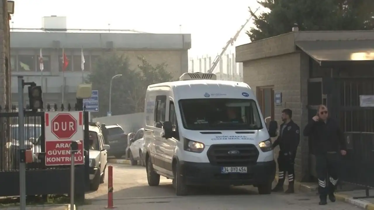 okuldaki-saldirida-hayatini-kaybeden-fatmanur-ogretmenin-cenazesi-adli-tip-kurumundan-alindi