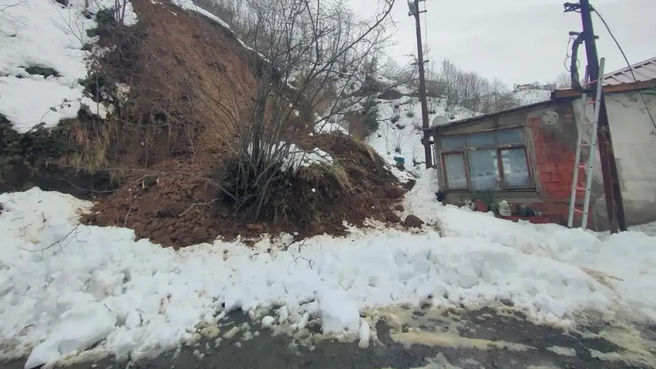 ordu-fatsada-45-mahallede-heyelan-92-noktada-hasar