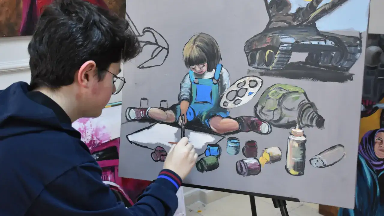 trabzonda-ogrencilerden-savasin-cocuklari-sergisi