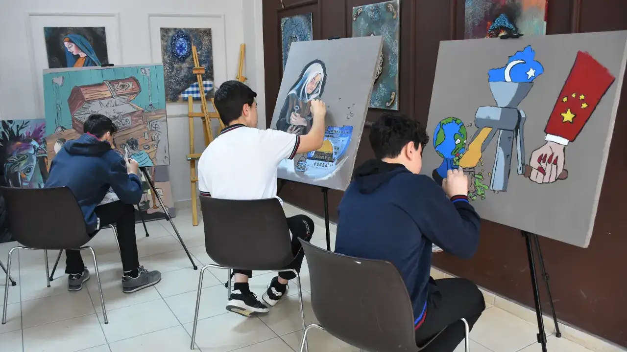 trabzonda-ogrencilerden-savasin-cocuklari-sergisi