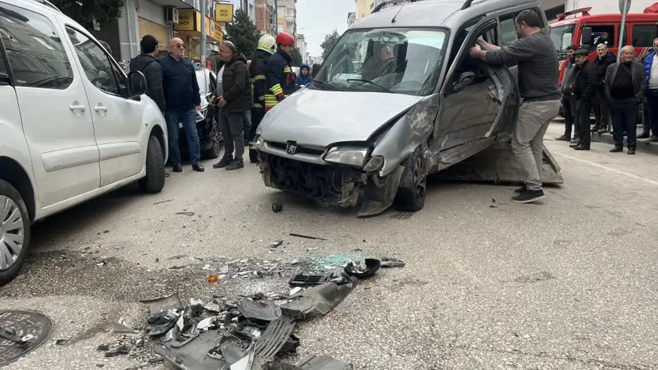 ordu-unyede-alkollu-surucunun-karistigi-kazada-5-kisi-yaralandi