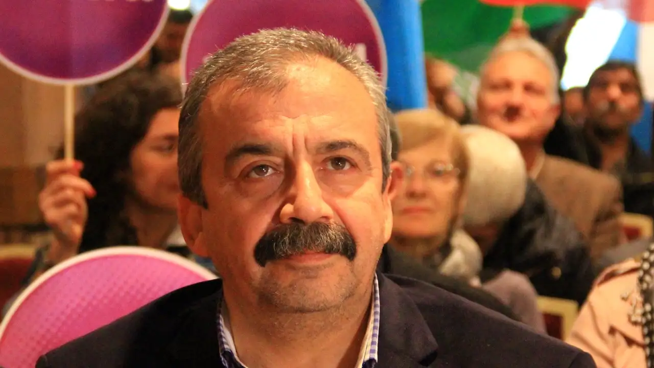 sirri-sureyya-onder-kimdir